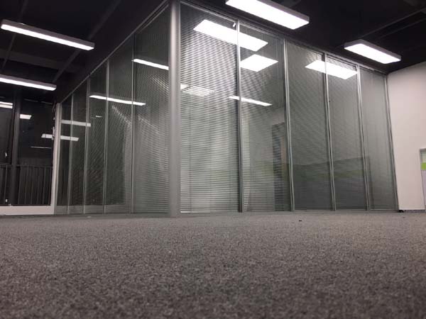 册亨玻璃隔墙厚度之83款大全解析 b7aa4d086e1a1605b60cb2b961251c96.jpg